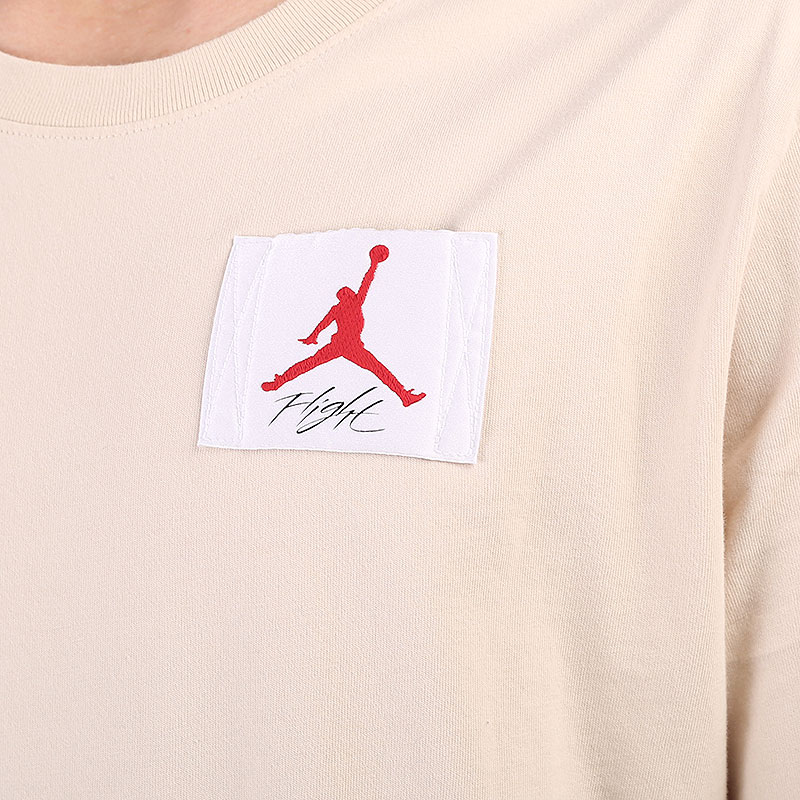 мужская бежевая футболка Jordan Flight Essentials T-Shirt CZ5059-140 - цена, описание, фото 3